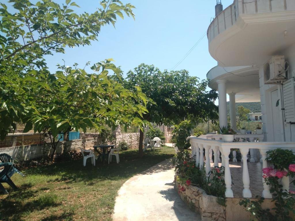 דירות קסאמיל Vila Anxhela מראה חיצוני תמונה